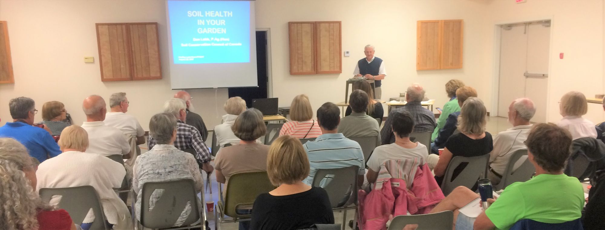 Soil Health pioneer Don Lobb shares importance of soil at dunes, soil workshop.